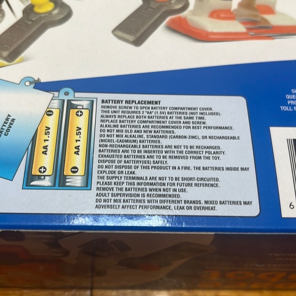 Kids Stuff - Space Robot with Light & Walks - Picture 5 of 9